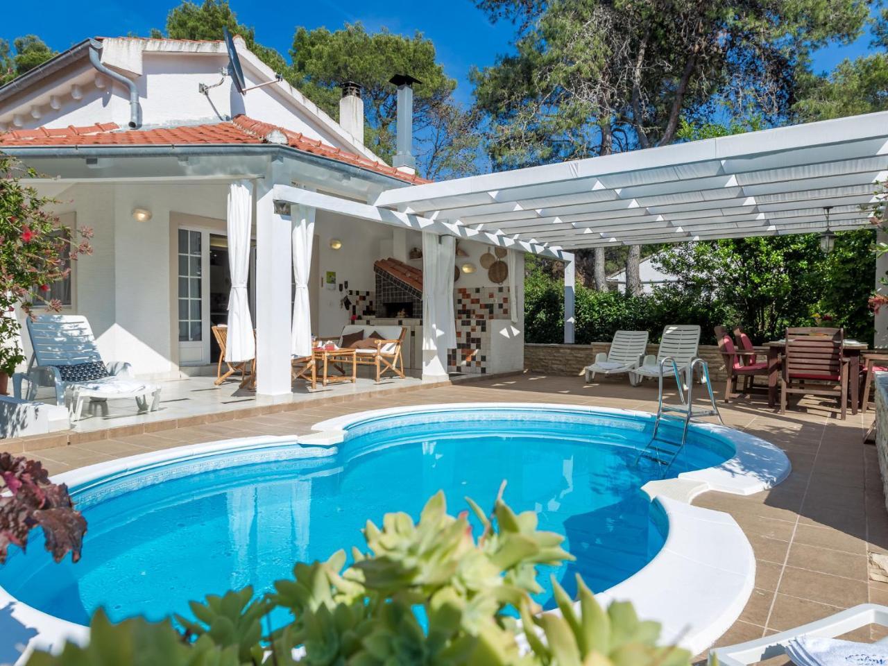 Spacious Holiday Home In Molat With Pool Brgulje Dış mekan fotoğraf